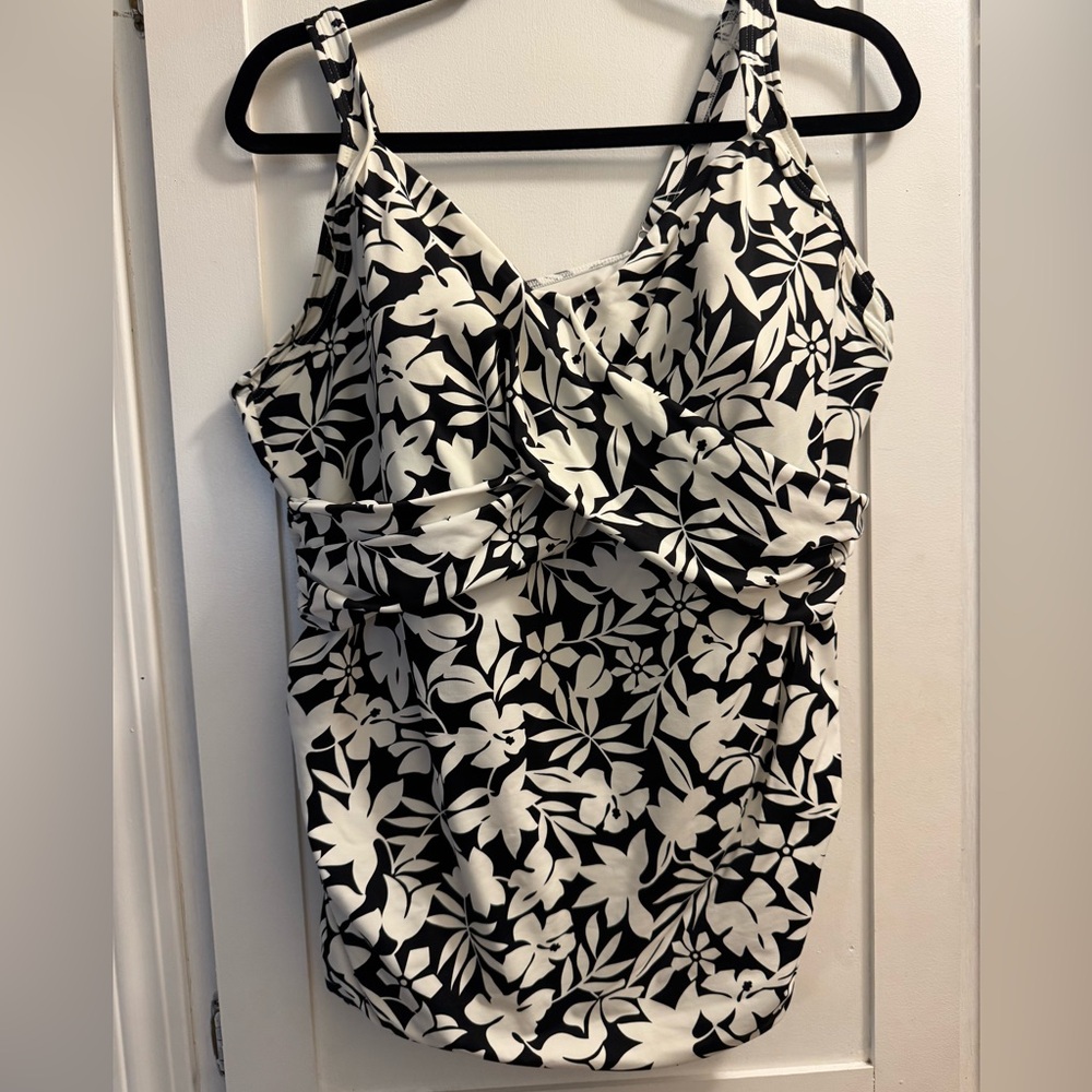 Lands' End Women's Plus size 18w Black & White Floral Tankini Swim Top